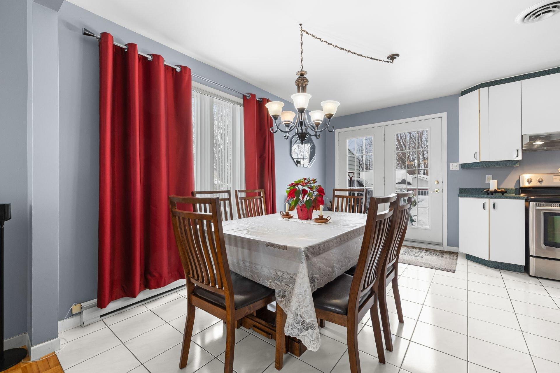 









1012


Rue Principale

,
Saint-Agapit,




QC
G0S1Z0

