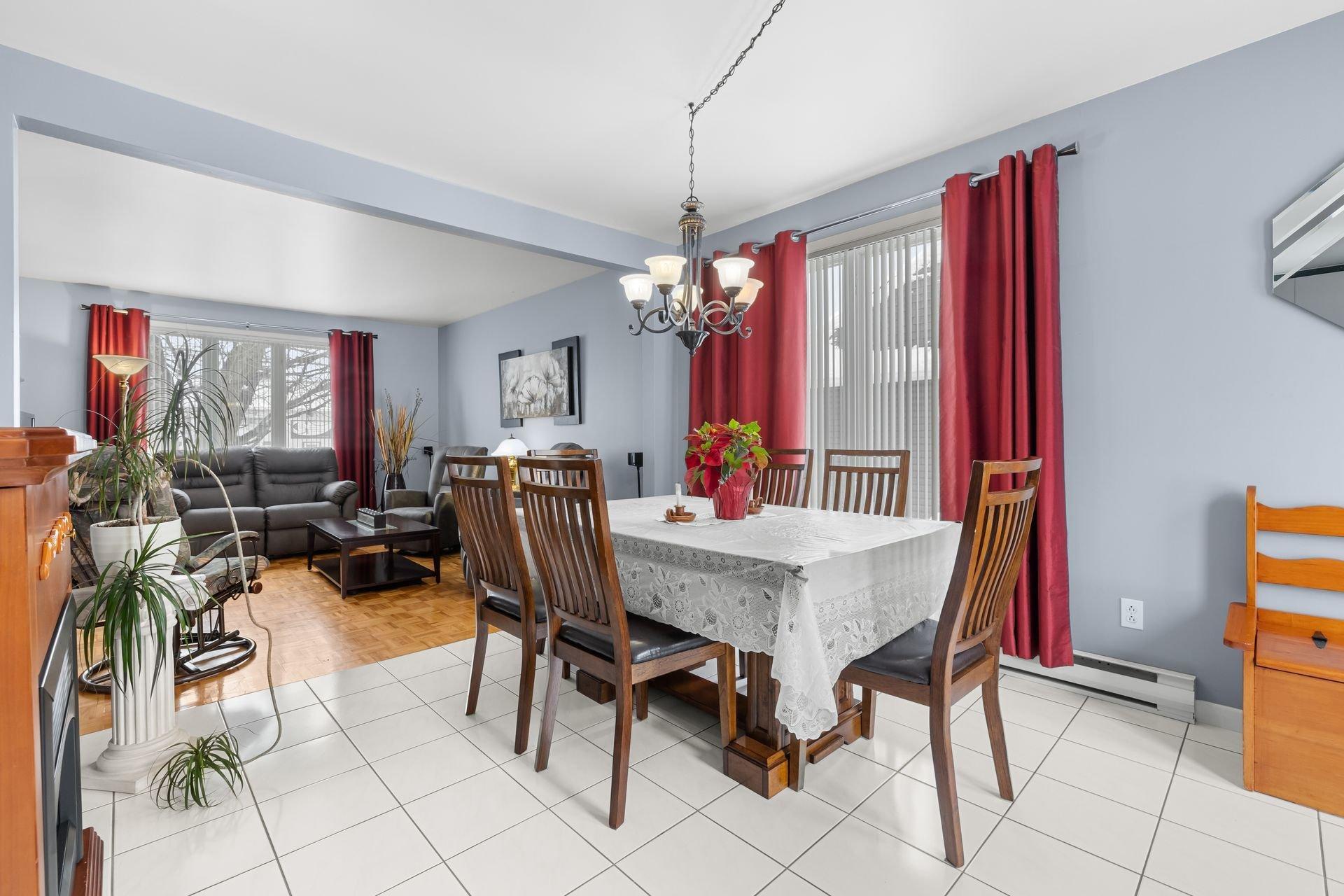 









1012


Rue Principale

,
Saint-Agapit,




QC
G0S1Z0


