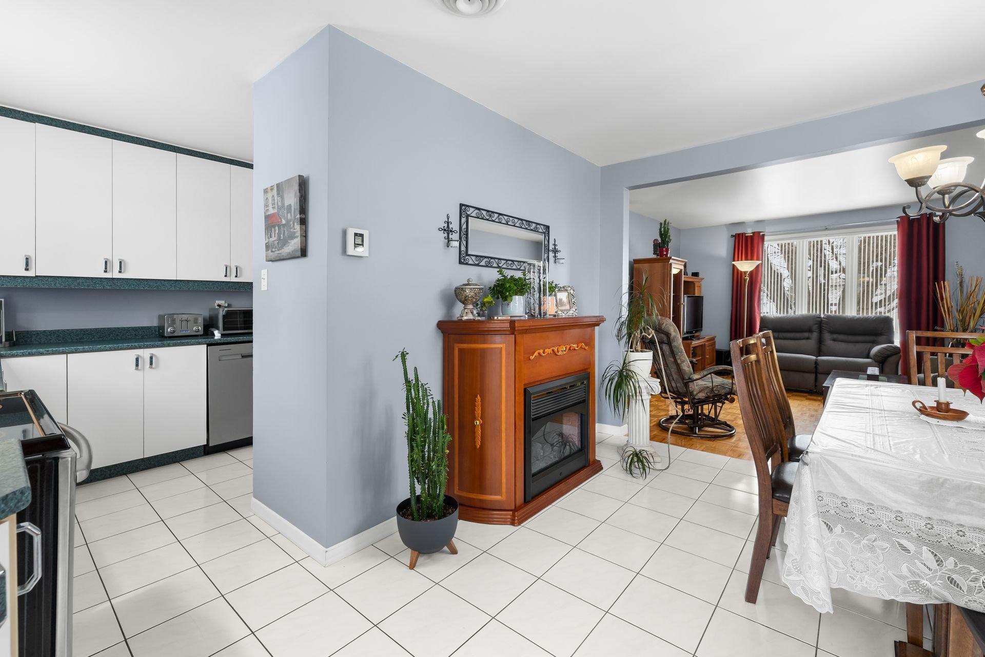 









1012


Rue Principale

,
Saint-Agapit,




QC
G0S1Z0

