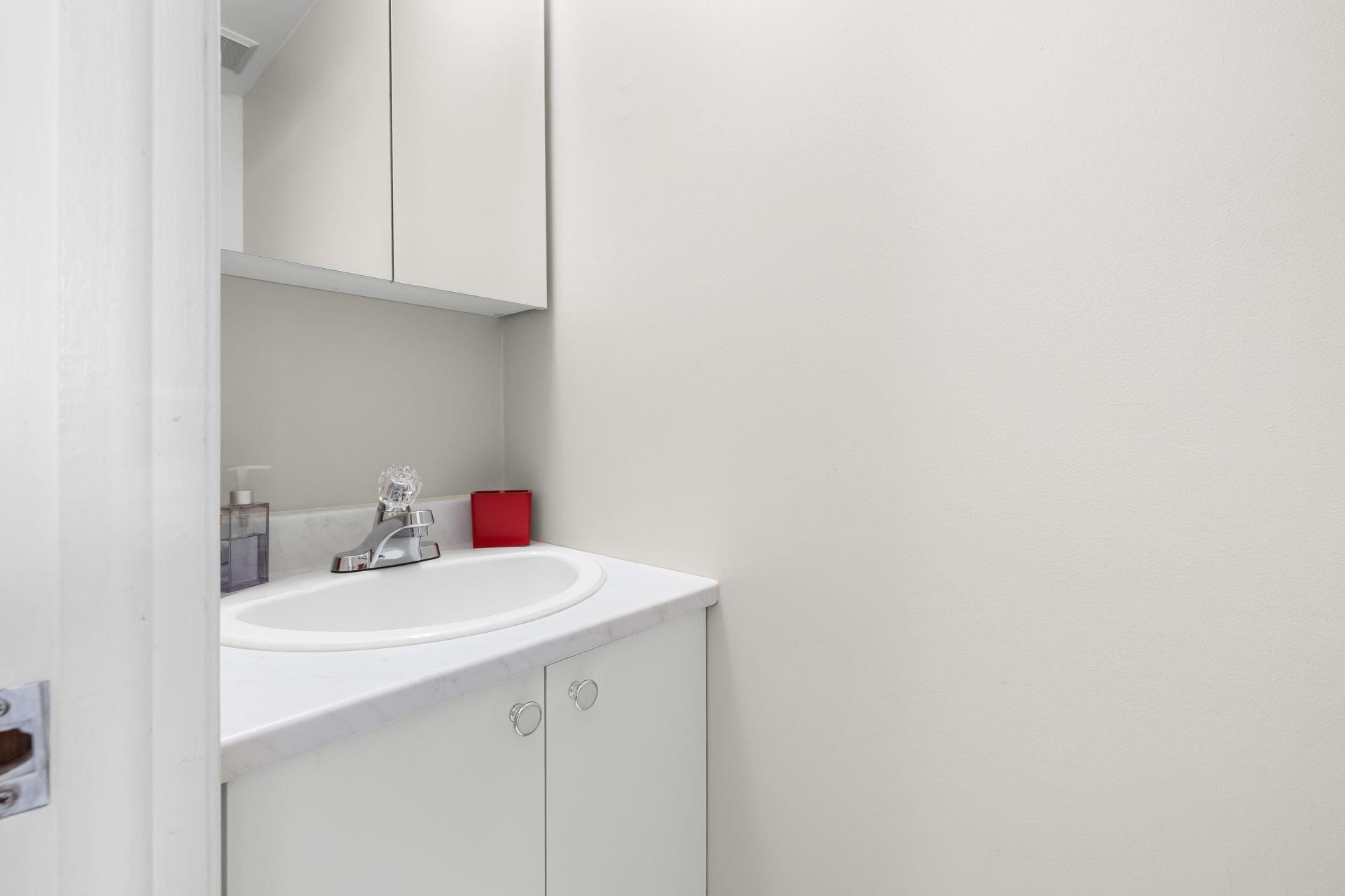 









1012


Rue Principale

,
Saint-Agapit,




QC
G0S1Z0

