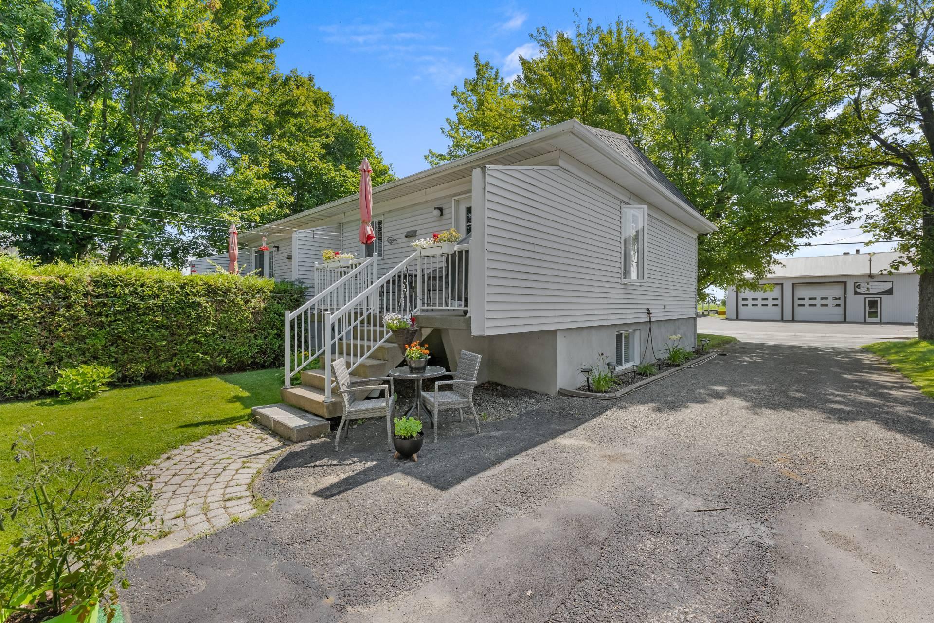 









1012


Rue Principale

,
Saint-Agapit,




QC
G0S1Z0

