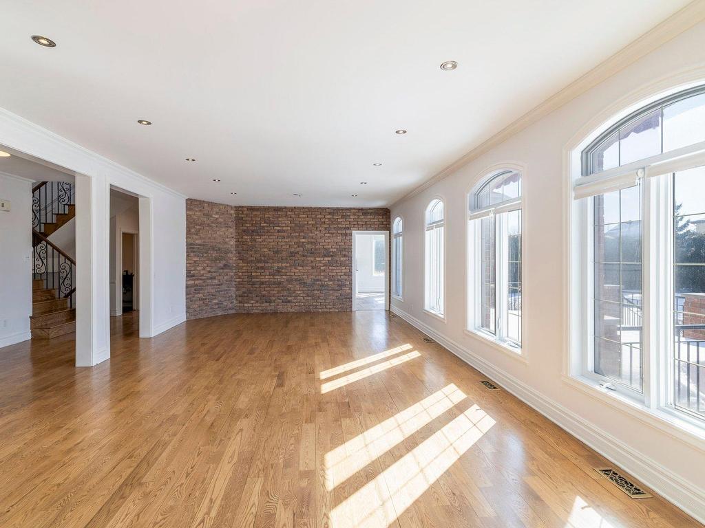 









3695


Rue de Loreto

,
Brossard,




QC
J4Y3G6

