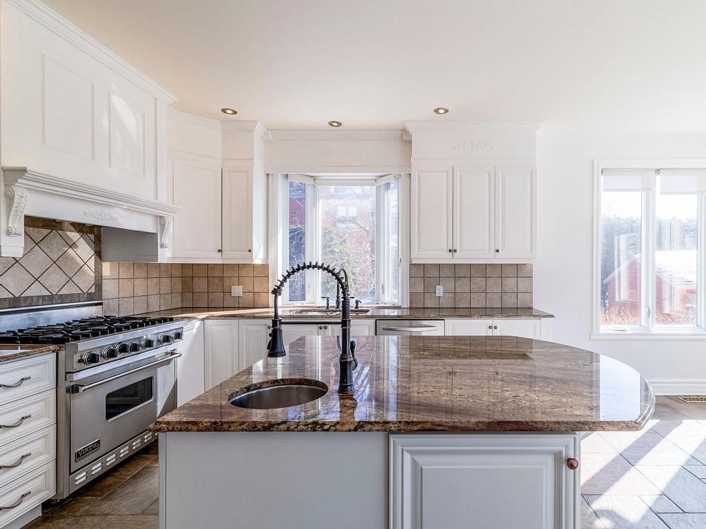 









3695


Rue de Loreto

,
Brossard,




QC
J4Y3G6

