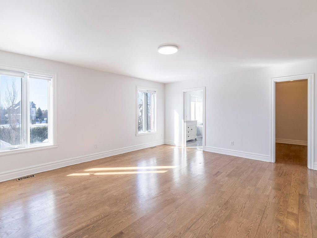 









3695


Rue de Loreto

,
Brossard,




QC
J4Y3G6

