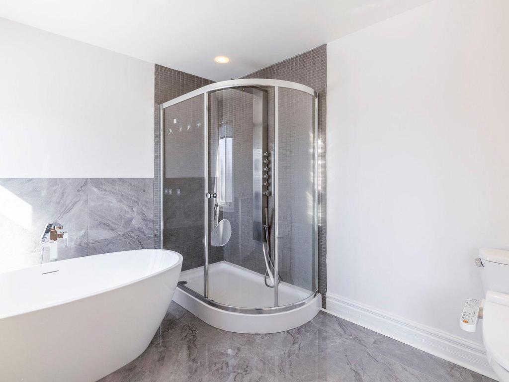 









3695


Rue de Loreto

,
Brossard,




QC
J4Y3G6

