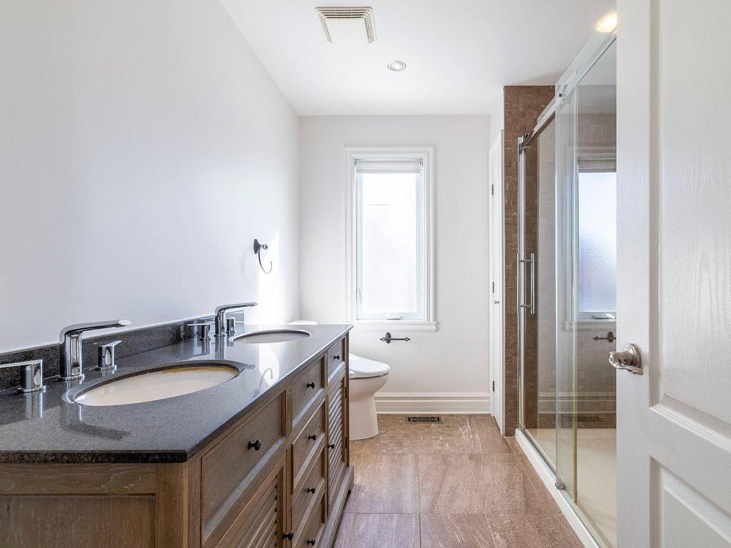 









3695


Rue de Loreto

,
Brossard,




QC
J4Y3G6

