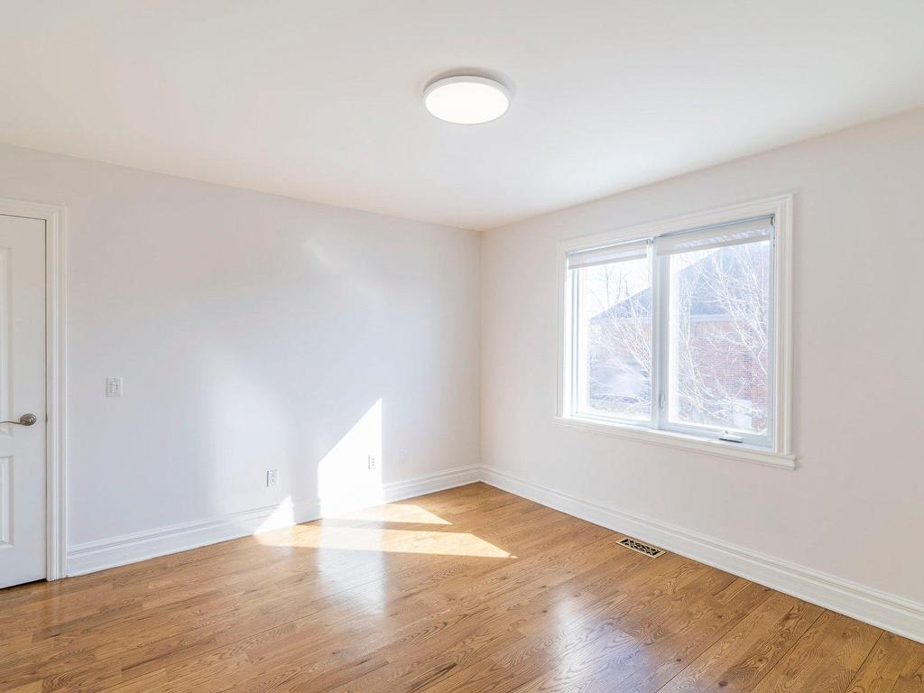 









3695


Rue de Loreto

,
Brossard,




QC
J4Y3G6

