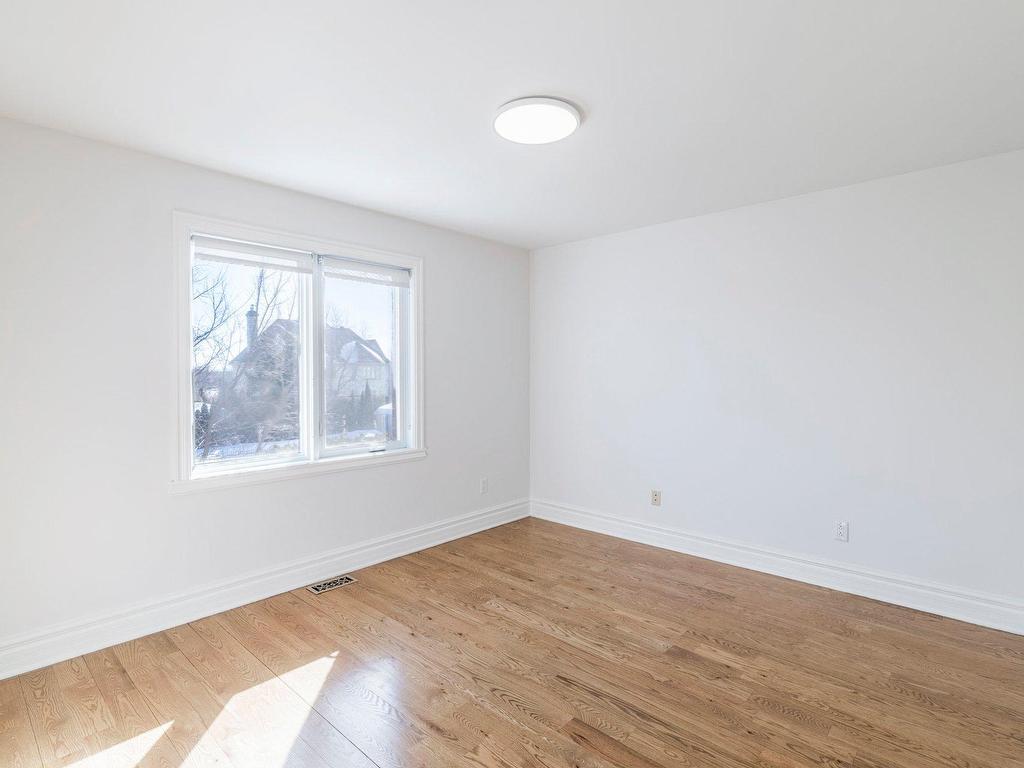 









3695


Rue de Loreto

,
Brossard,




QC
J4Y3G6


