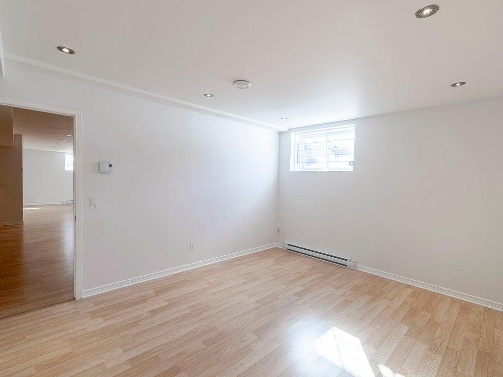 









3695


Rue de Loreto

,
Brossard,




QC
J4Y3G6

