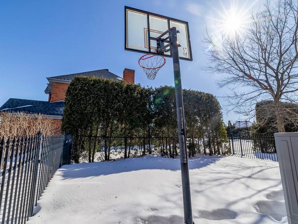 









3695


Rue de Loreto

,
Brossard,




QC
J4Y3G6

