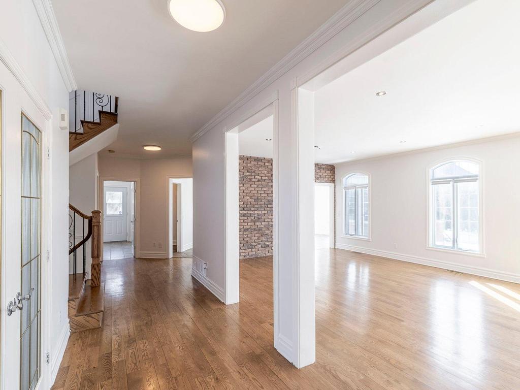 









3695


Rue de Loreto

,
Brossard,




QC
J4Y3G6

