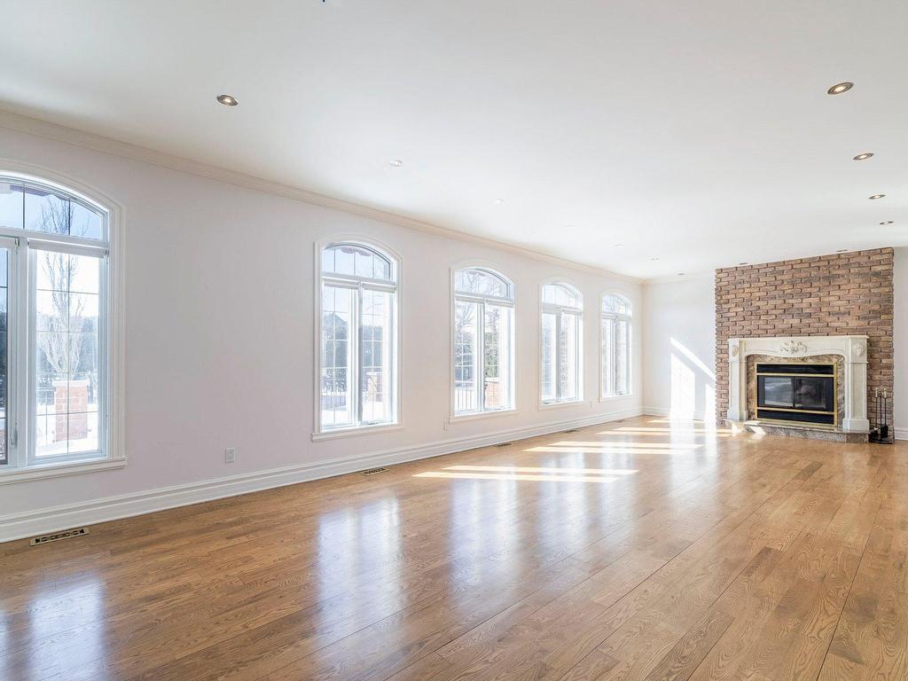 









3695


Rue de Loreto

,
Brossard,




QC
J4Y3G6

