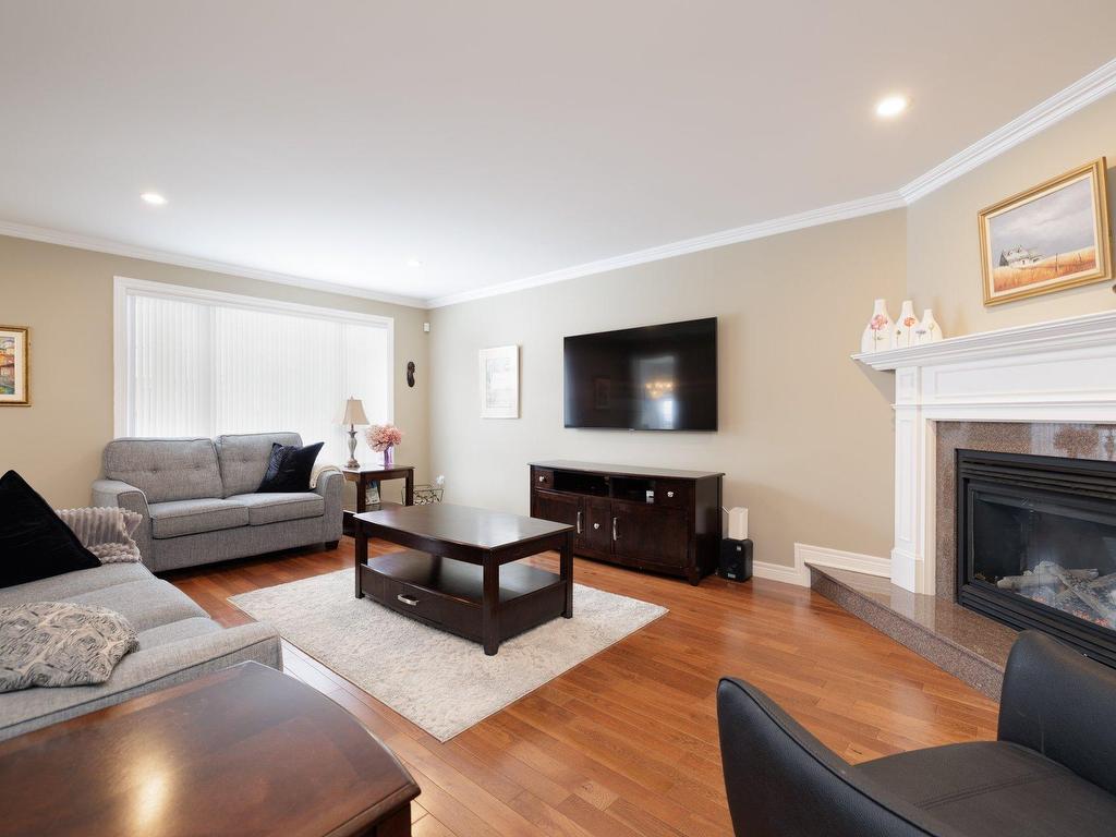 









182


Rue Houde

,
Kirkland,




QC
H9J4B1

