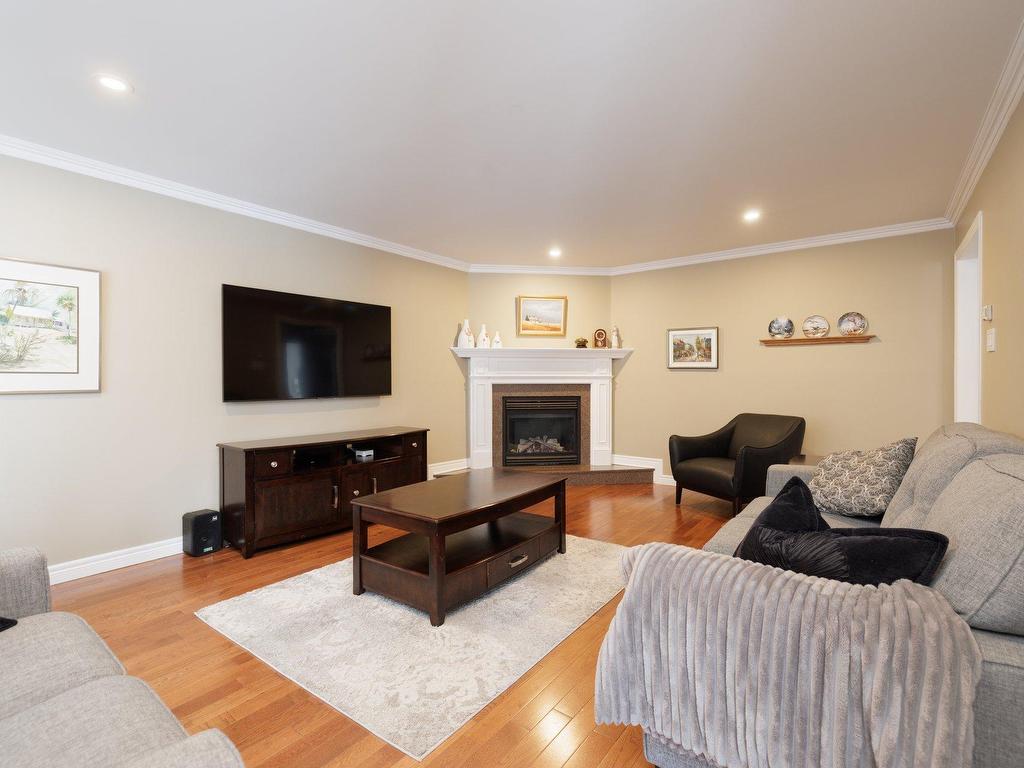 









182


Rue Houde

,
Kirkland,




QC
H9J4B1

