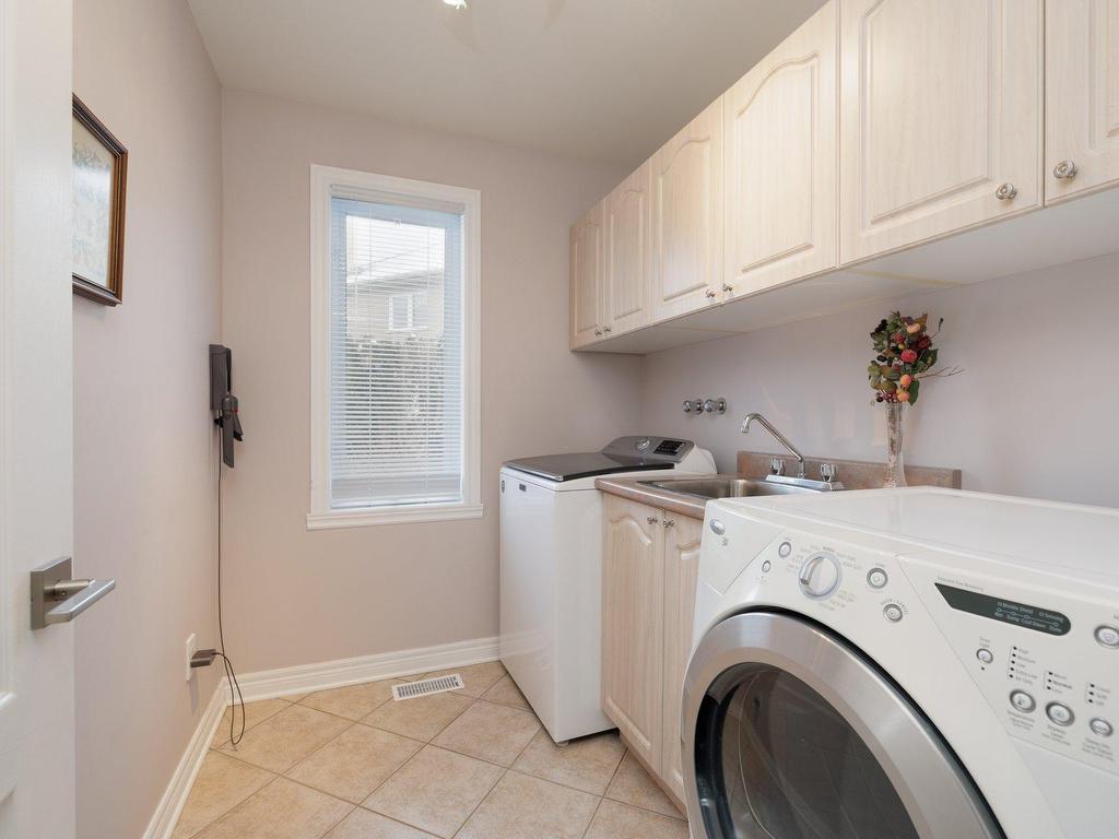 









182


Rue Houde

,
Kirkland,




QC
H9J4B1

