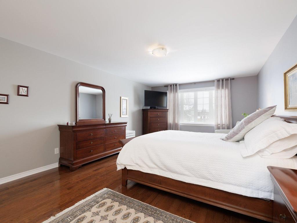









182


Rue Houde

,
Kirkland,




QC
H9J4B1

