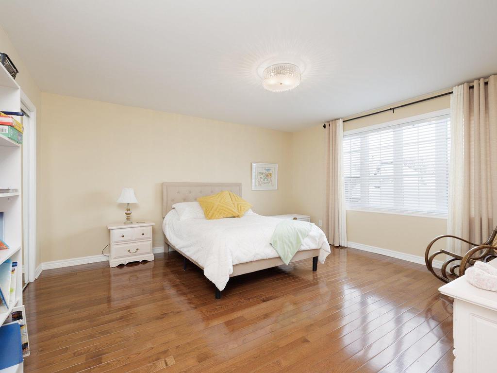 









182


Rue Houde

,
Kirkland,




QC
H9J4B1


