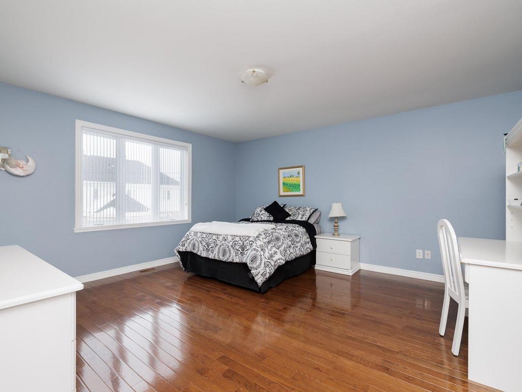 









182


Rue Houde

,
Kirkland,




QC
H9J4B1

