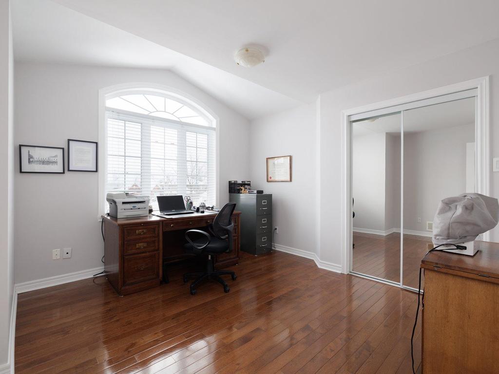 









182


Rue Houde

,
Kirkland,




QC
H9J4B1

