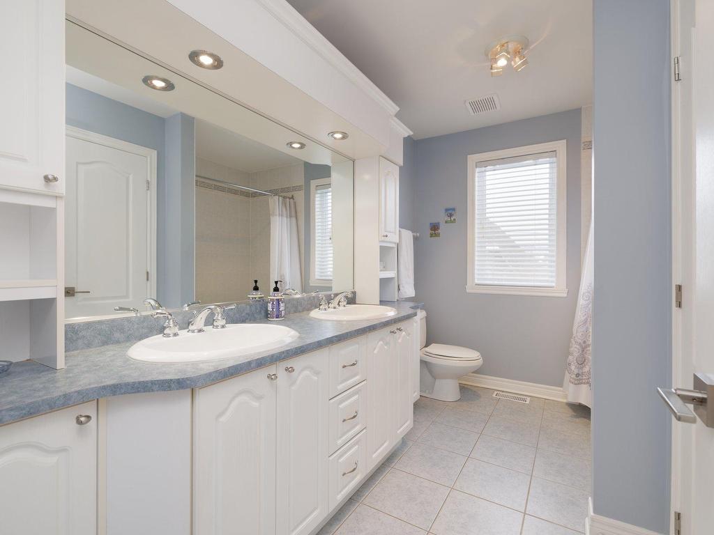 









182


Rue Houde

,
Kirkland,




QC
H9J4B1

