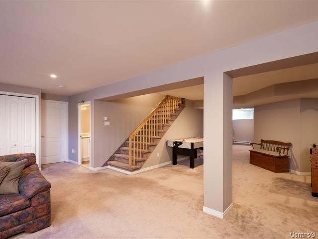 









182


Rue Houde

,
Kirkland,




QC
H9J4B1

