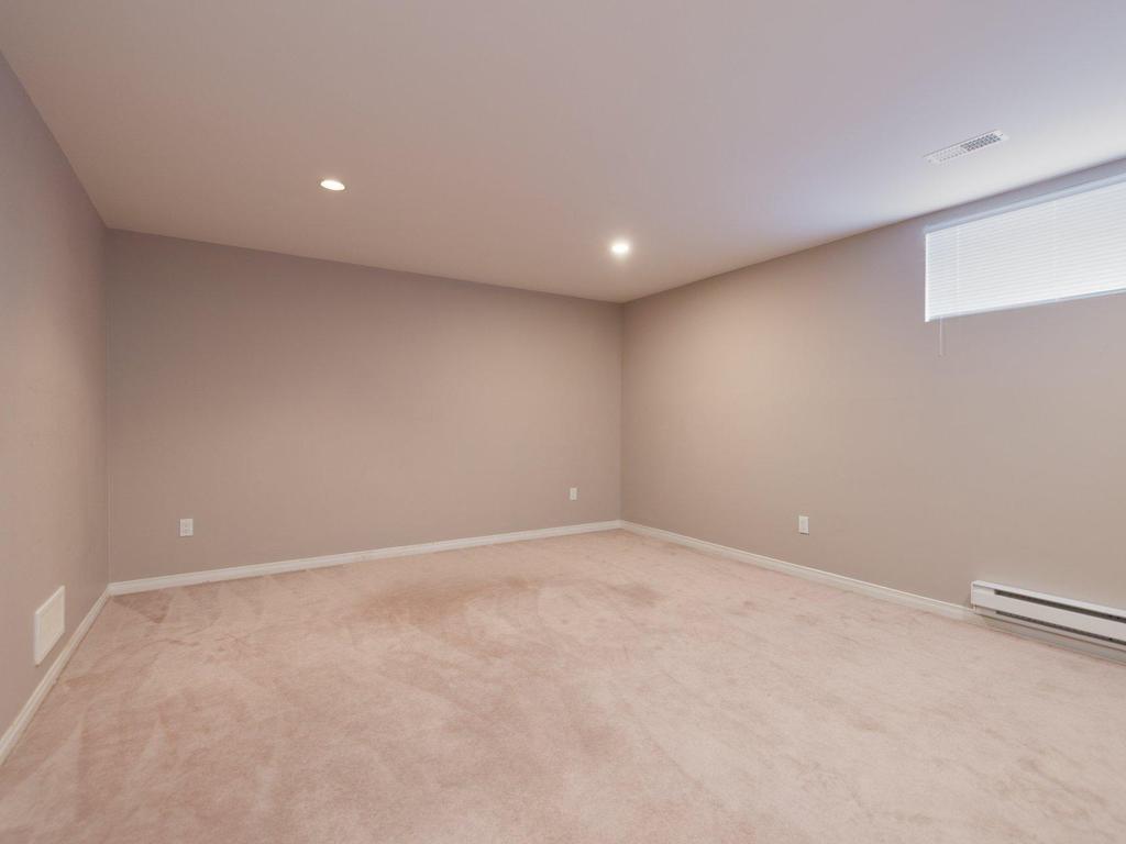 









182


Rue Houde

,
Kirkland,




QC
H9J4B1

