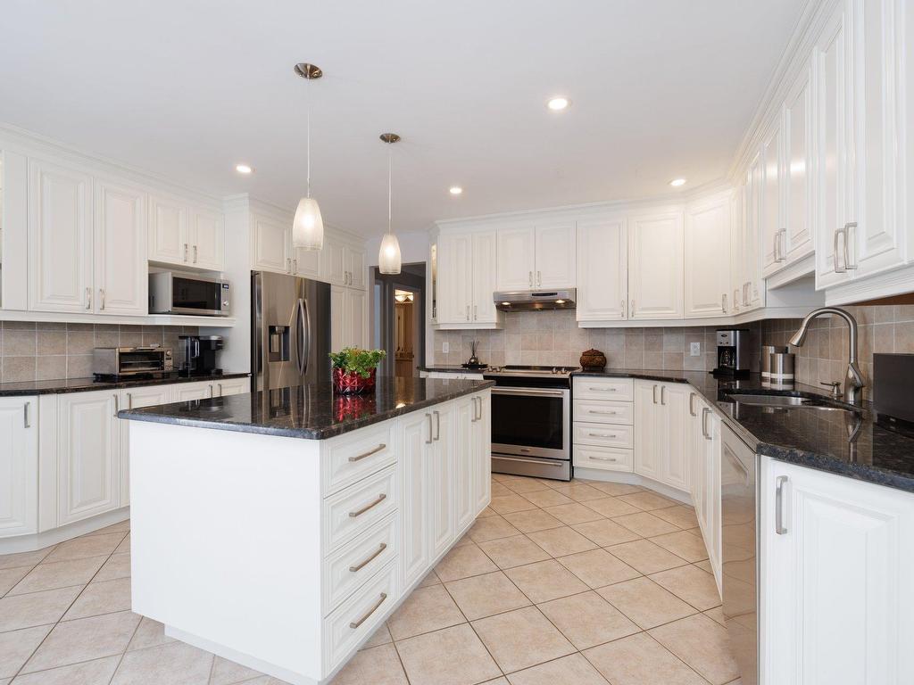 









182


Rue Houde

,
Kirkland,




QC
H9J4B1

