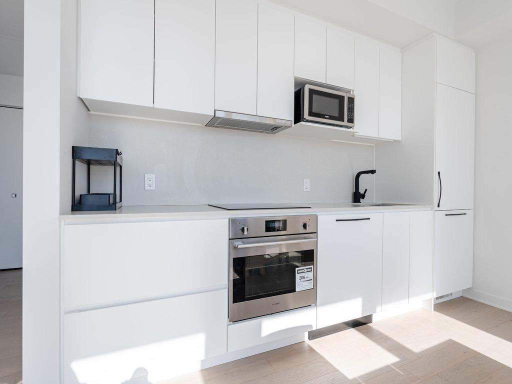 









1160


Rue MacKay

, 2005,
Montréal (Ville-Marie),




QC
H3G0G8

