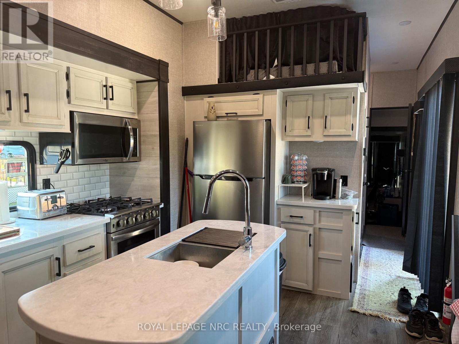 












4 DOGWOOD STREET

,
Otonabee-South Monaghan,




Ontario
K9J6Y3

