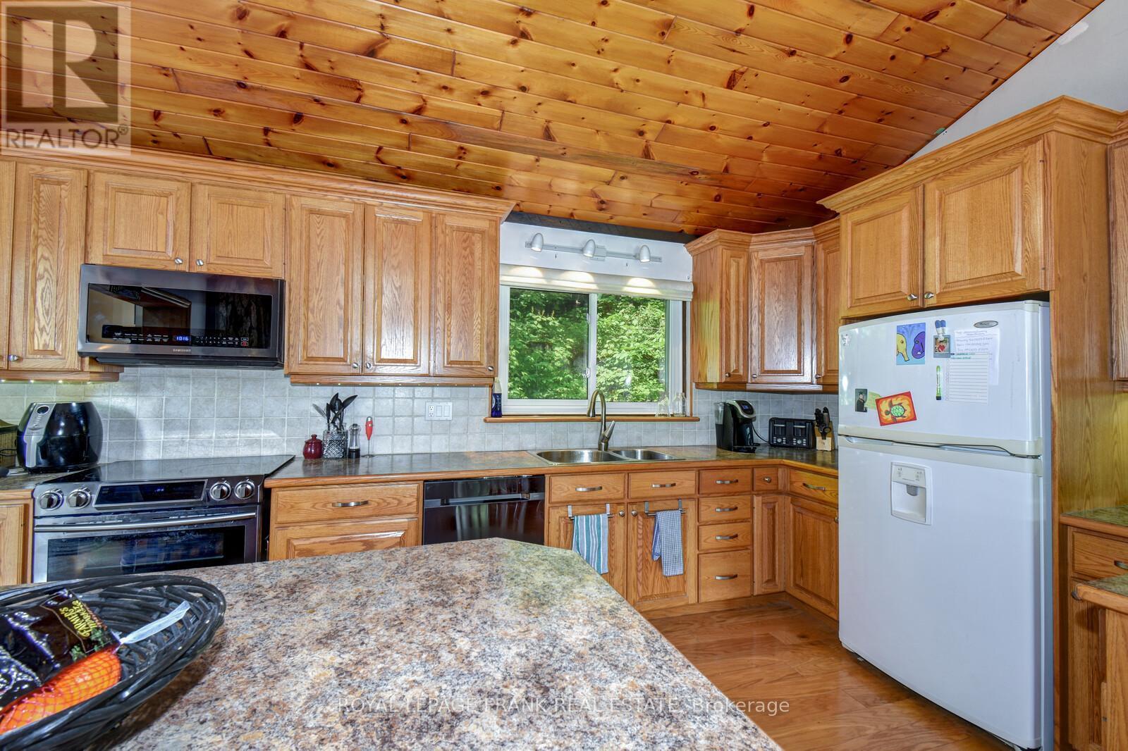 












1013 MERRICK DRIVE

,
Bracebridge (Oakley),




Ontario
P1L1X1

