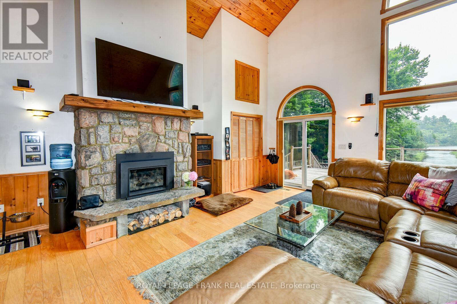 












1013 MERRICK DRIVE

,
Bracebridge (Oakley),




Ontario
P1L1X1

