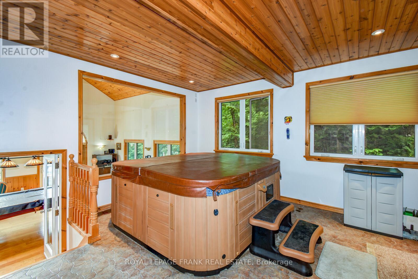 












1013 MERRICK DRIVE

,
Bracebridge (Oakley),




Ontario
P1L1X1

