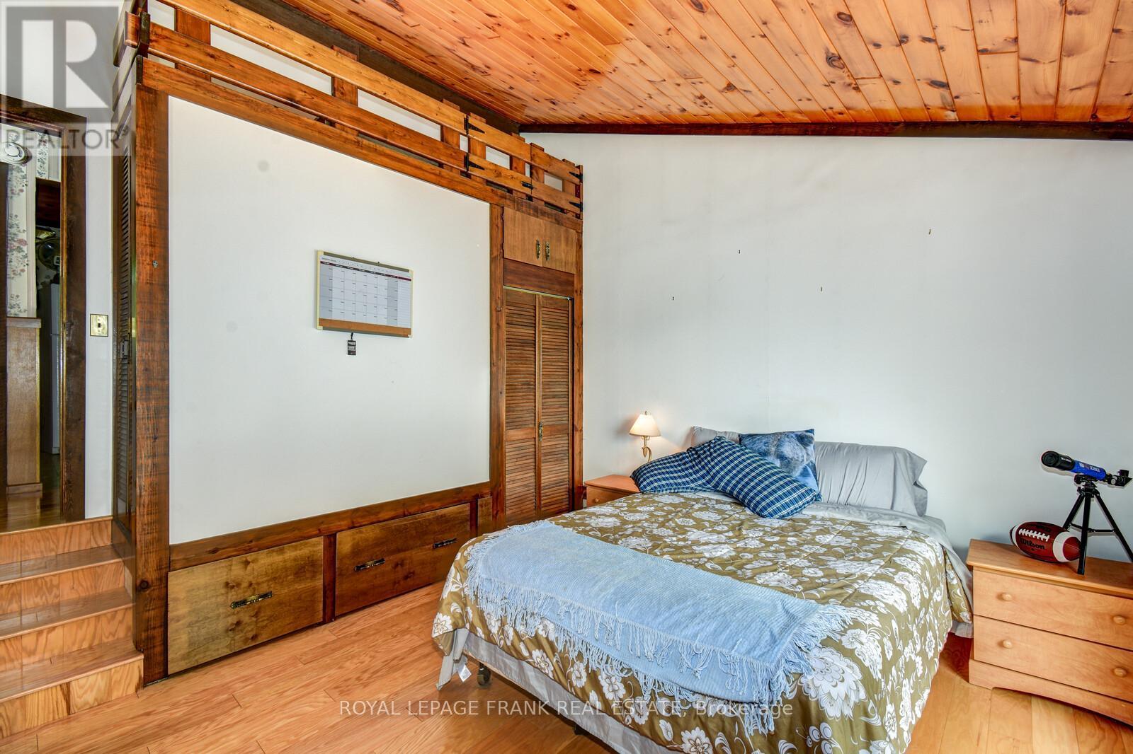 












1013 MERRICK DRIVE

,
Bracebridge (Oakley),




Ontario
P1L1X1

