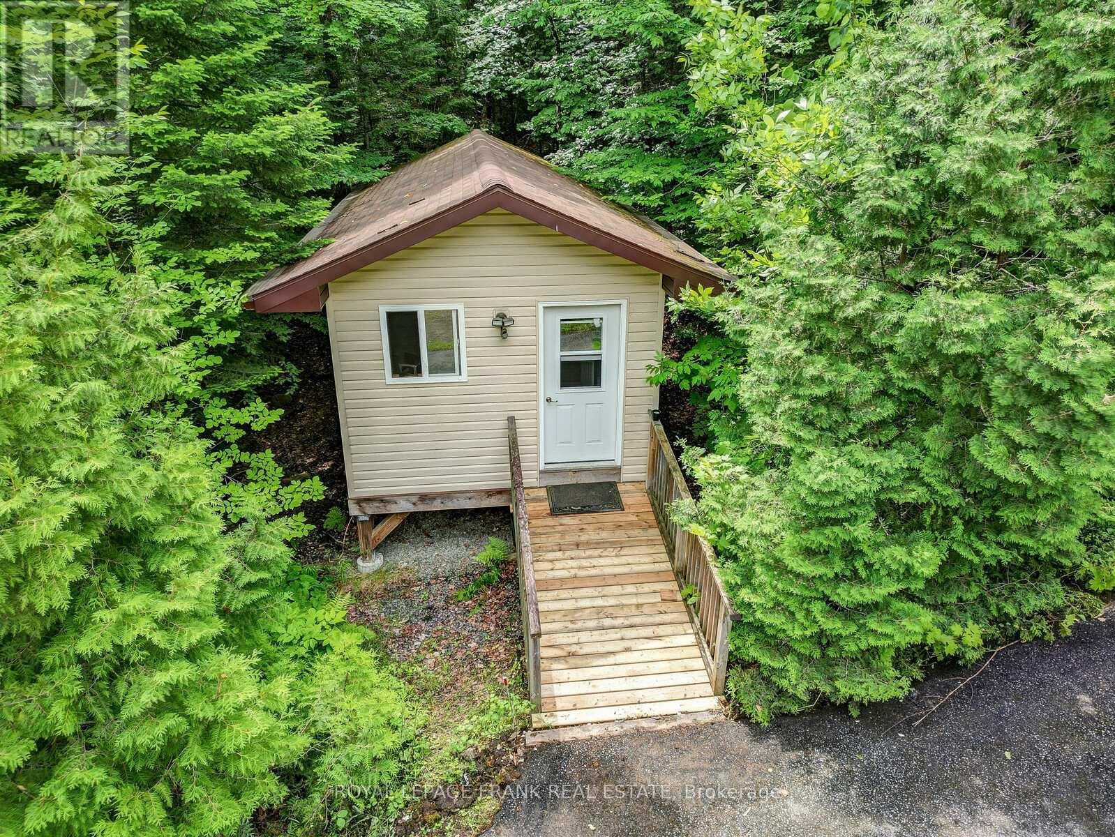 












1013 MERRICK DRIVE

,
Bracebridge (Oakley),




Ontario
P1L1X1

