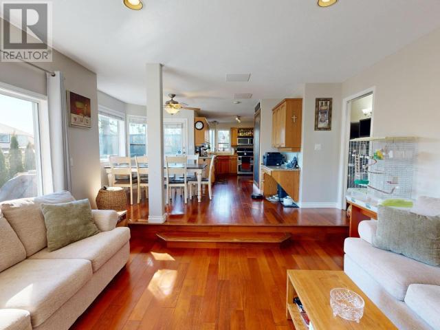 












3396 CARIBOO AVE

,
Powell River,




British Columbia

