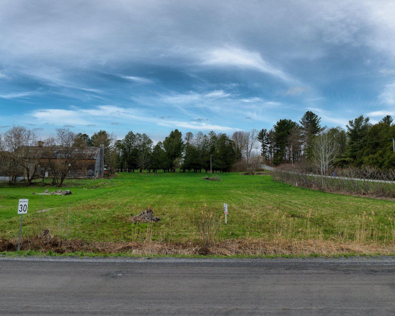 












Rue Laplante

,
Sutton,







QC
J0E2K0

