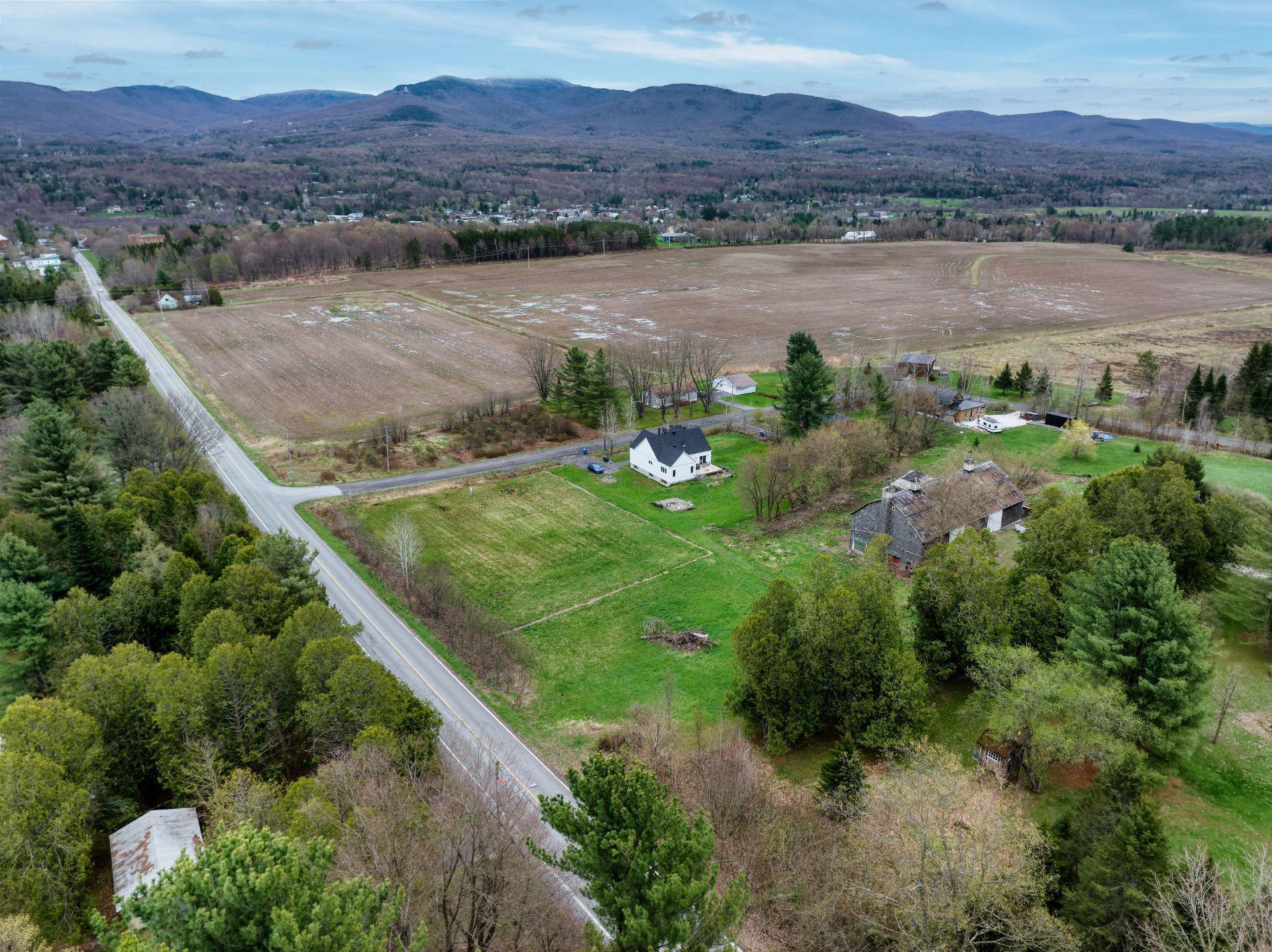 












Rue Laplante

,
Sutton,







QC
J0E2K0

