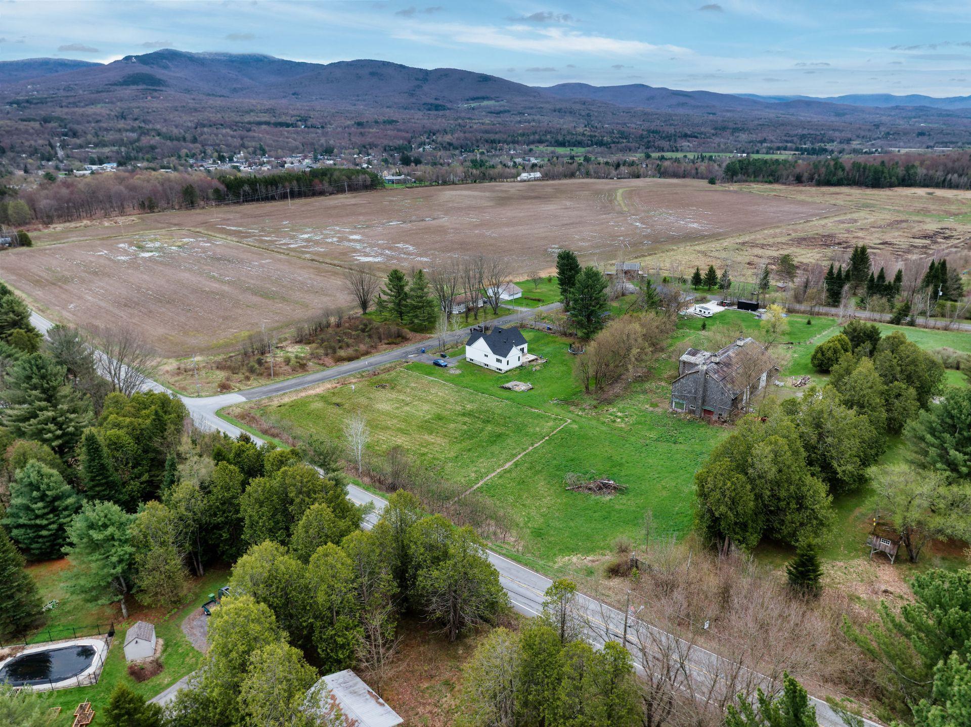 












Rue Laplante

,
Sutton,







QC
J0E2K0


