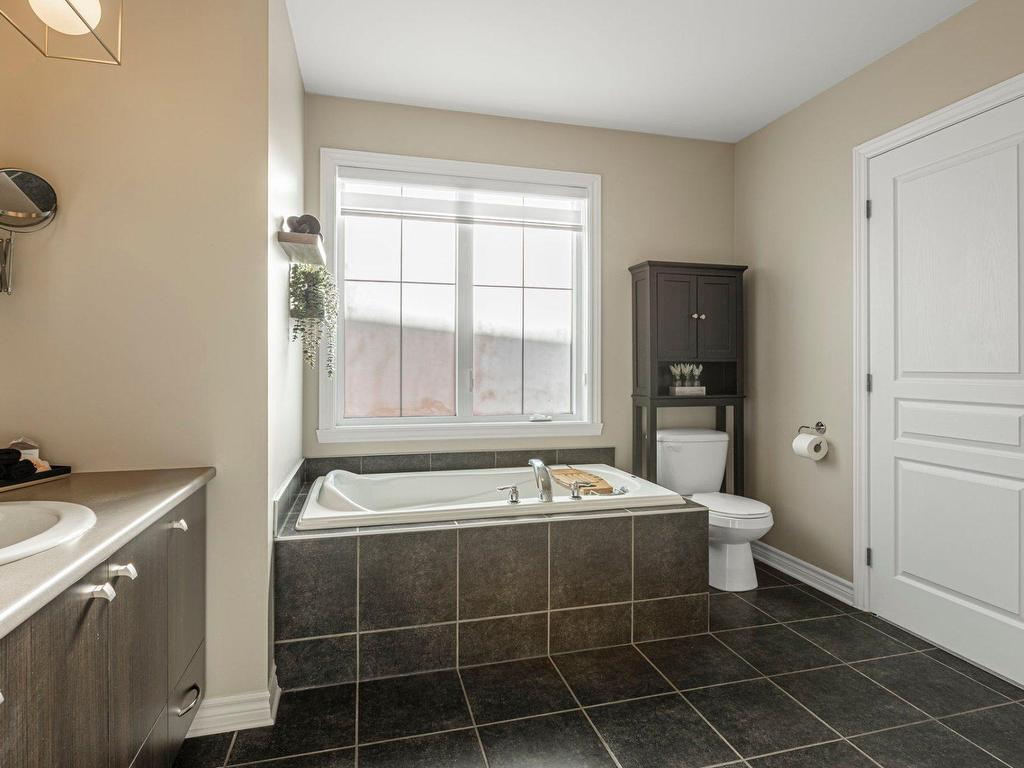 









698


Rue des Sureaux

, 4,
Boucherville,




QC
J4B0C7

