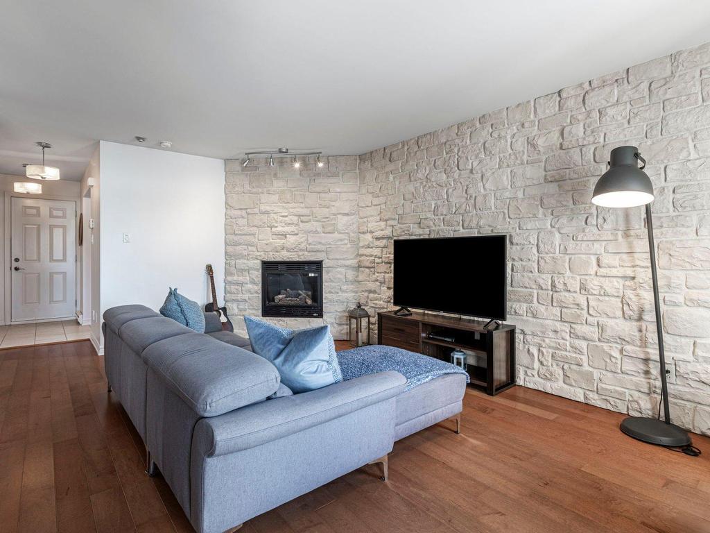 









698


Rue des Sureaux

, 4,
Boucherville,




QC
J4B0C7

