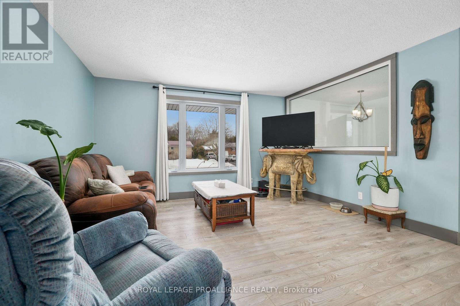












22 BUTLER STREET W

,
Brighton,




Ontario
K0K1H0

