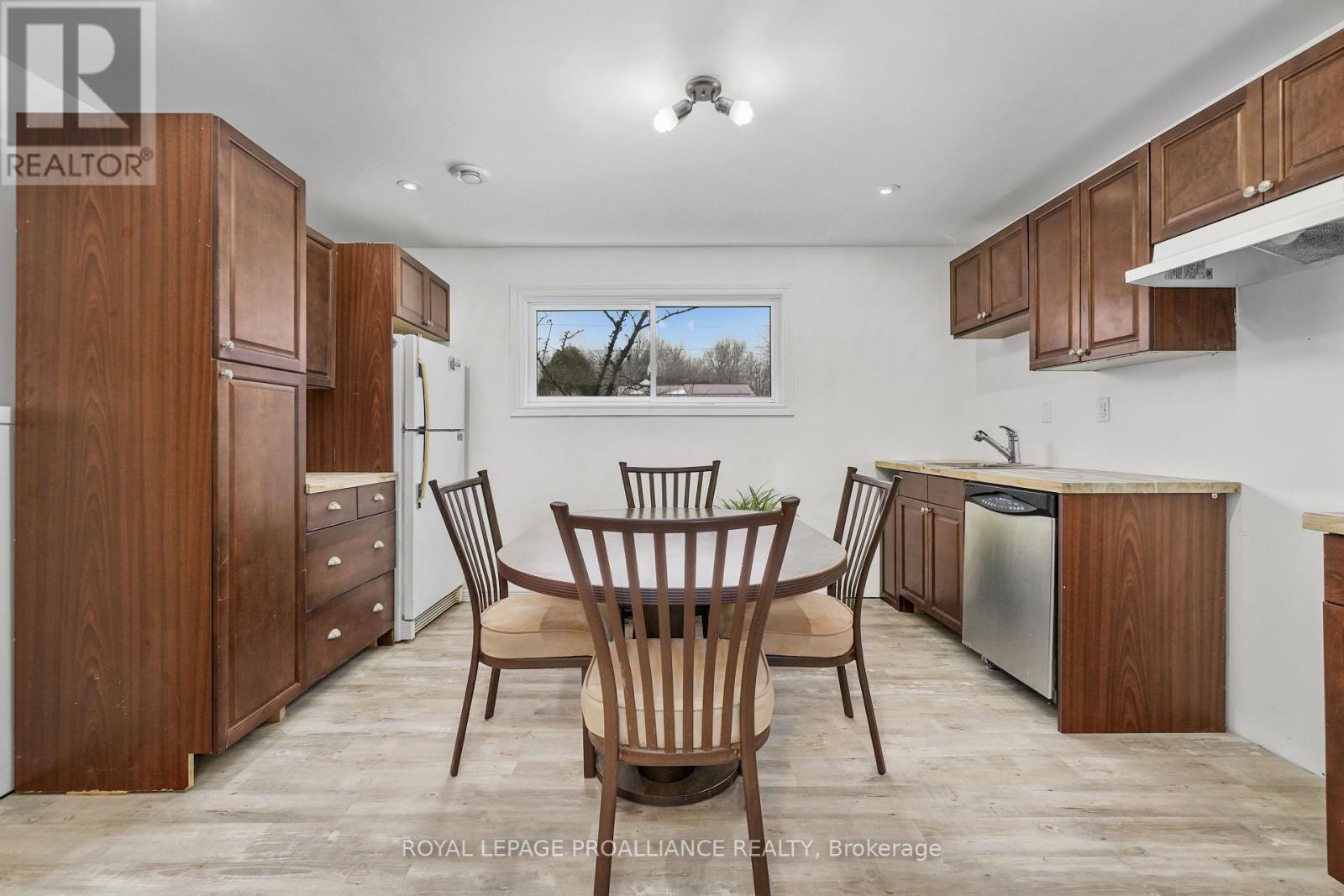 












22 BUTLER STREET W

,
Brighton,




Ontario
K0K1H0


