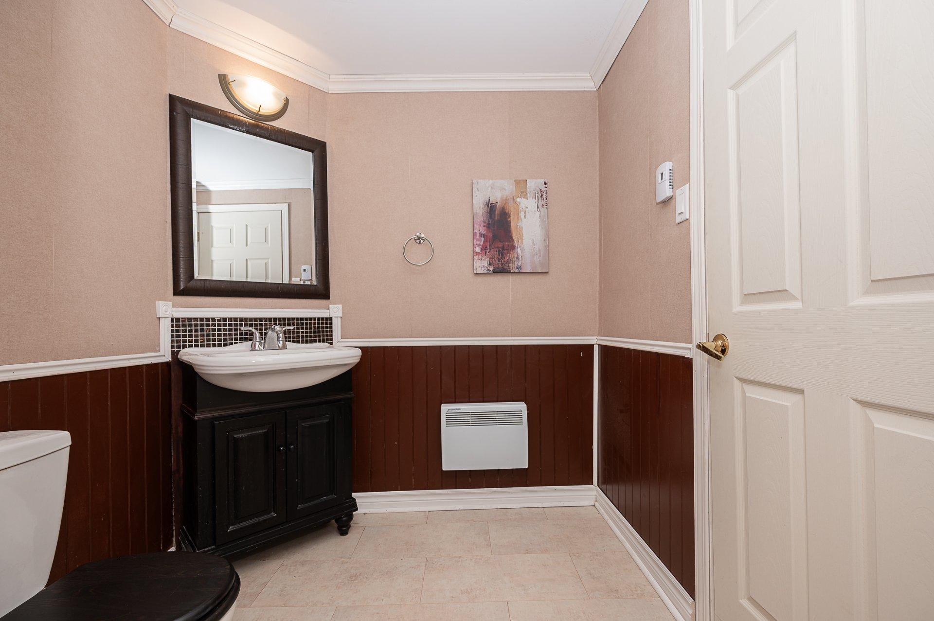 









109


Rue Marc-André-Fortier

,
Châteauguay,




QC
J6J6C1

