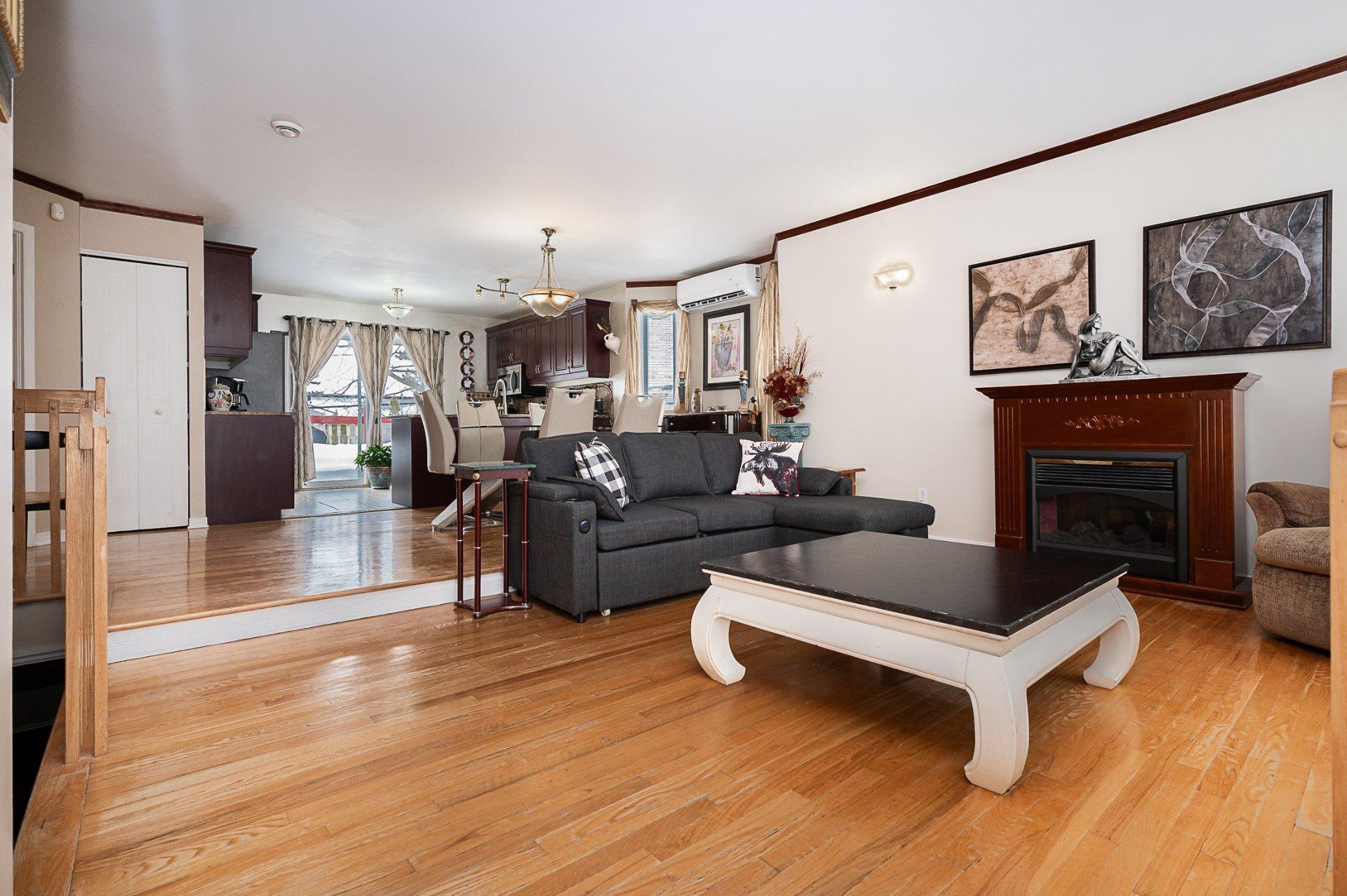 









109


Rue Marc-André-Fortier

,
Châteauguay,




QC
J6J6C1

