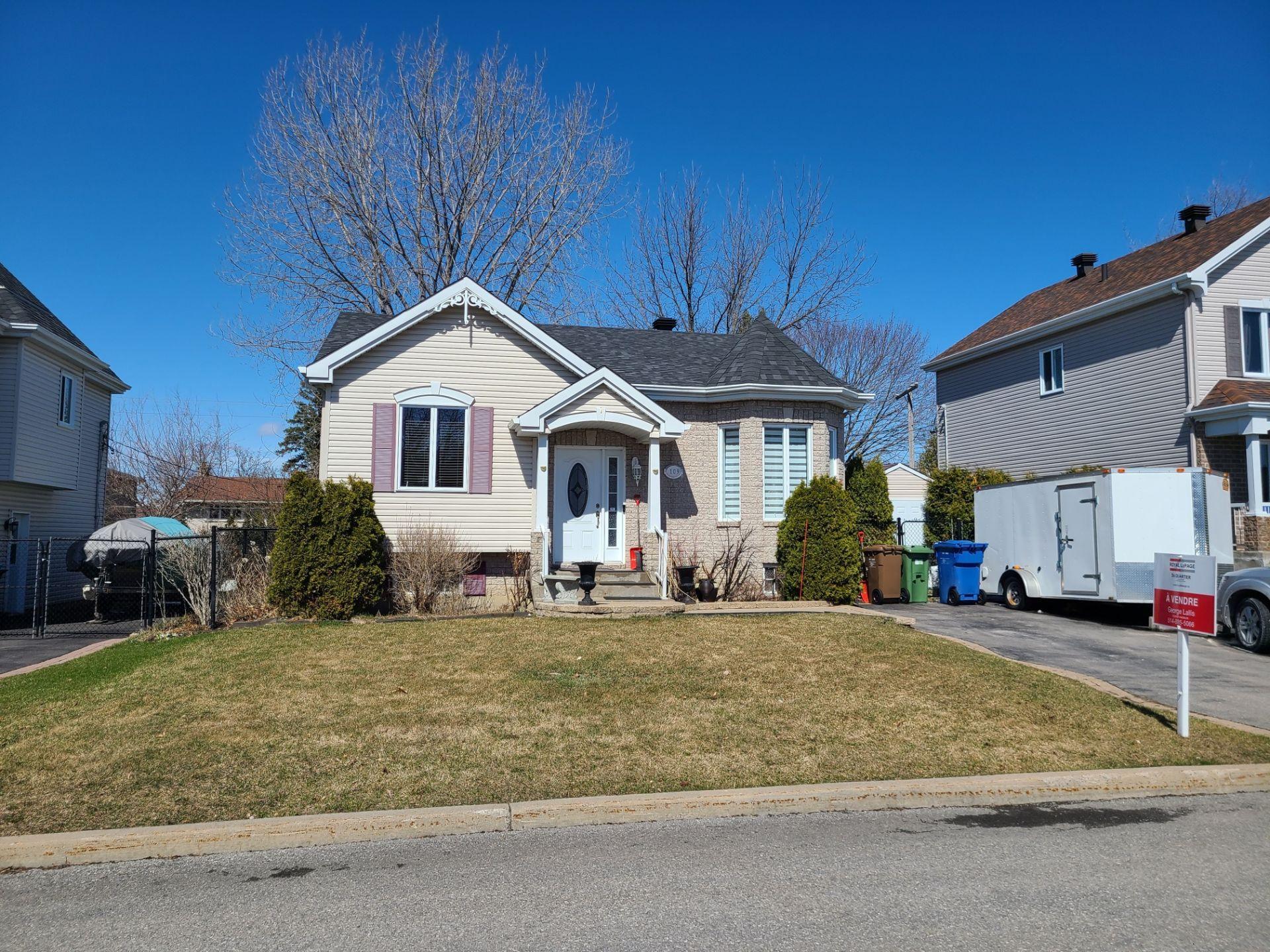 









109


Rue Marc-André-Fortier

,
Châteauguay,




QC
J6J6C1

