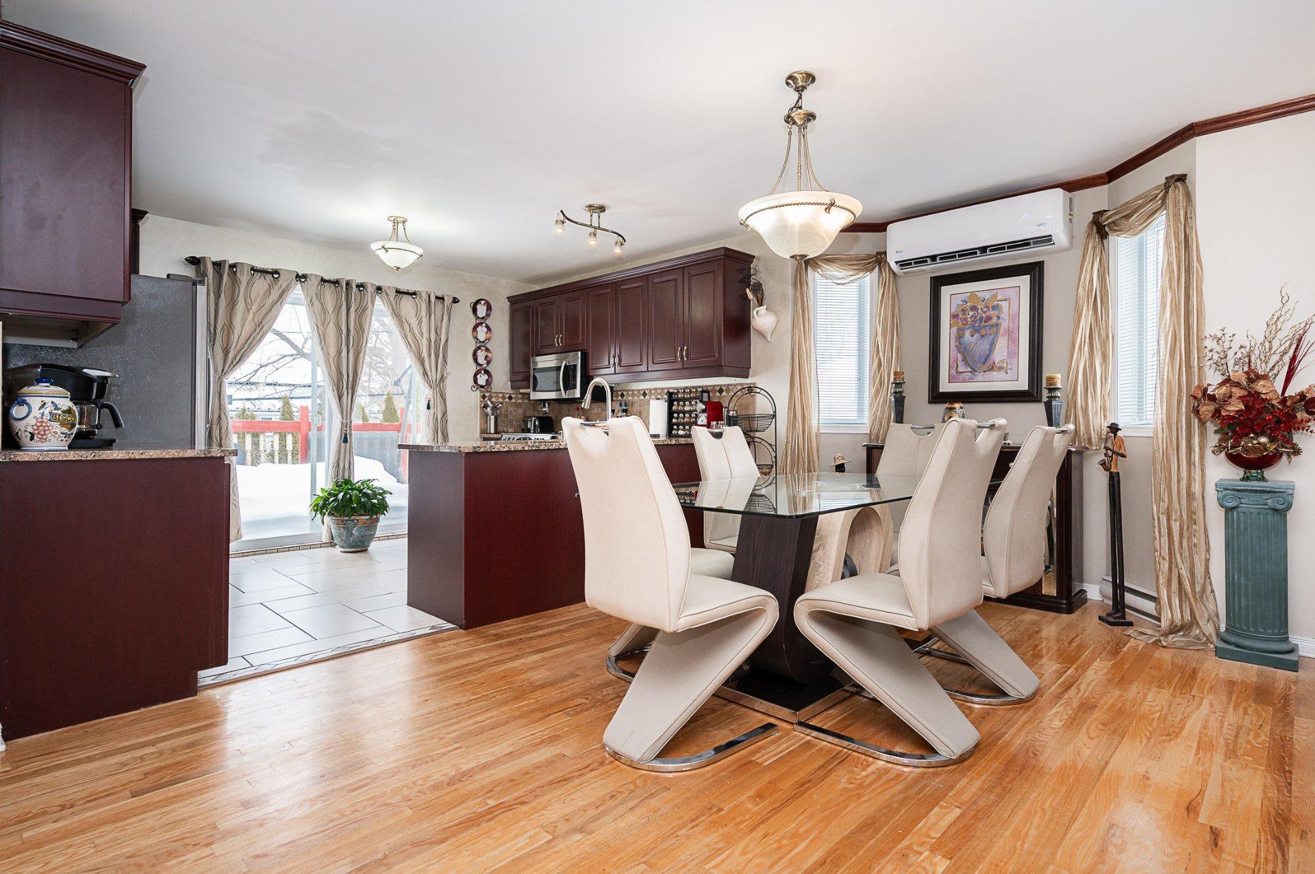 









109


Rue Marc-André-Fortier

,
Châteauguay,




QC
J6J6C1

