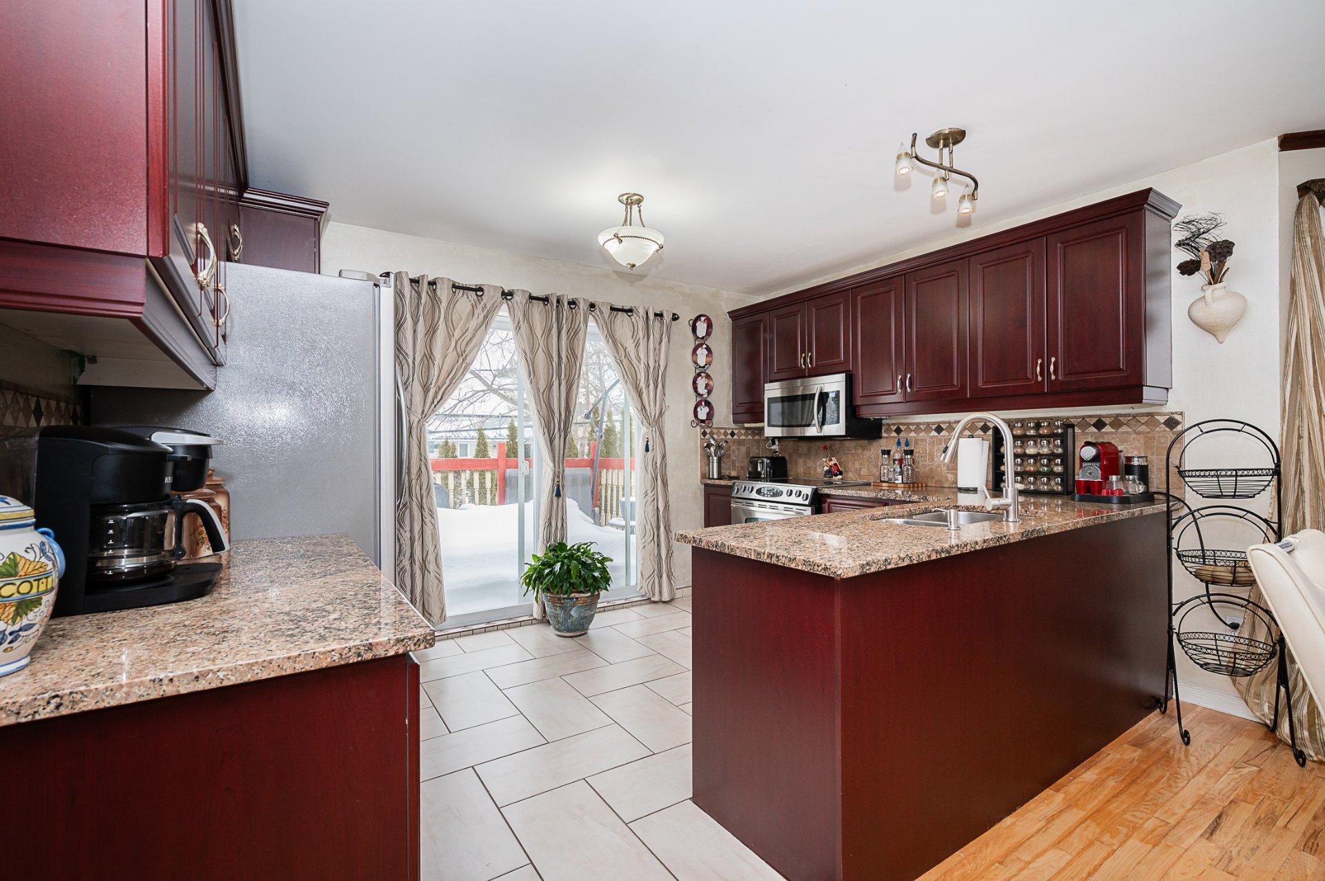 









109


Rue Marc-André-Fortier

,
Châteauguay,




QC
J6J6C1

