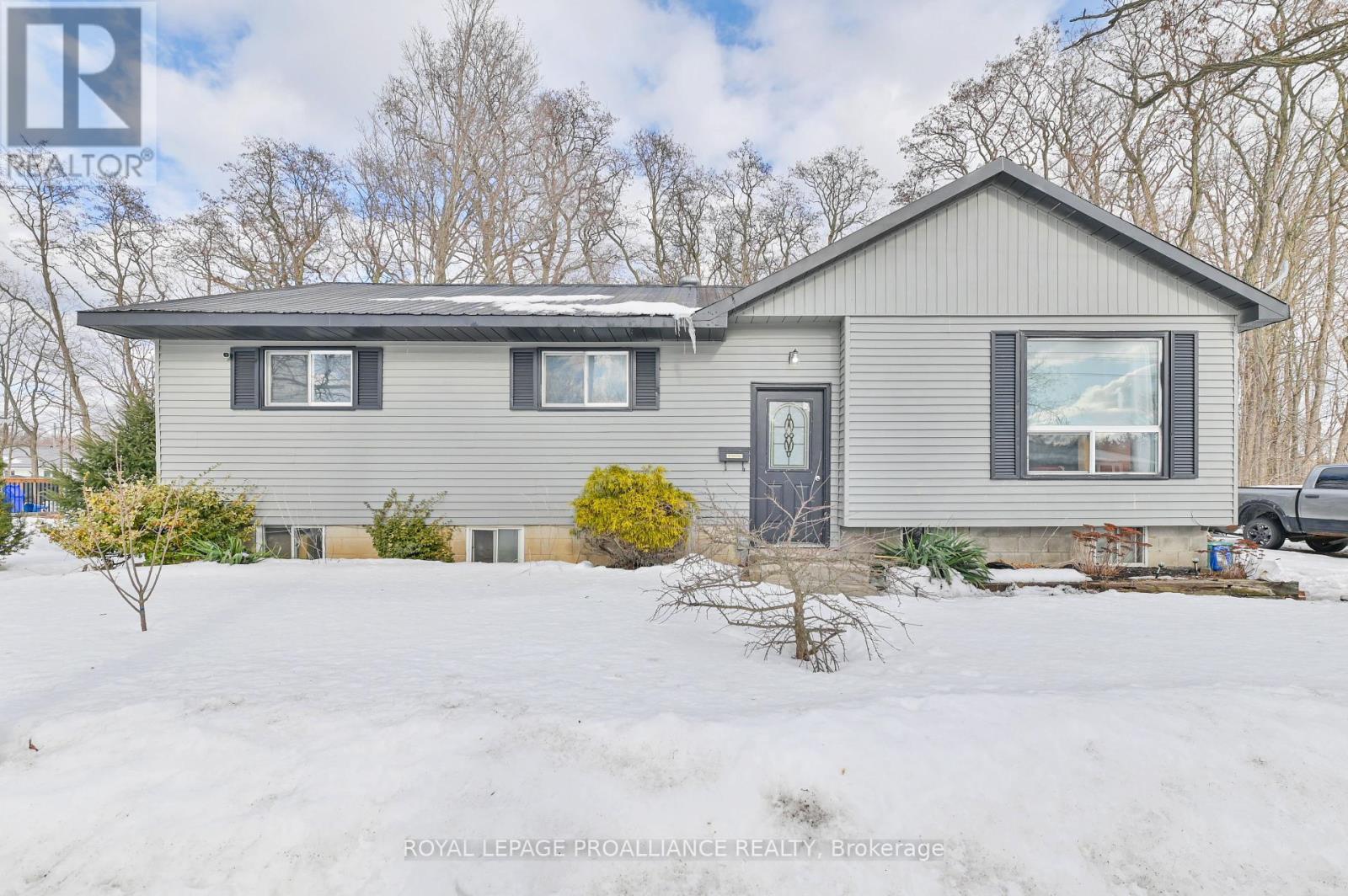 












27 THURLOW QUEEN STREET

,
Belleville (Thurlow Ward),




Ontario
K0K2V0

