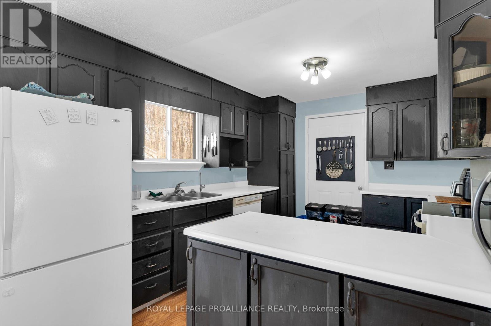 












27 THURLOW QUEEN STREET

,
Belleville (Thurlow Ward),




Ontario
K0K2V0

