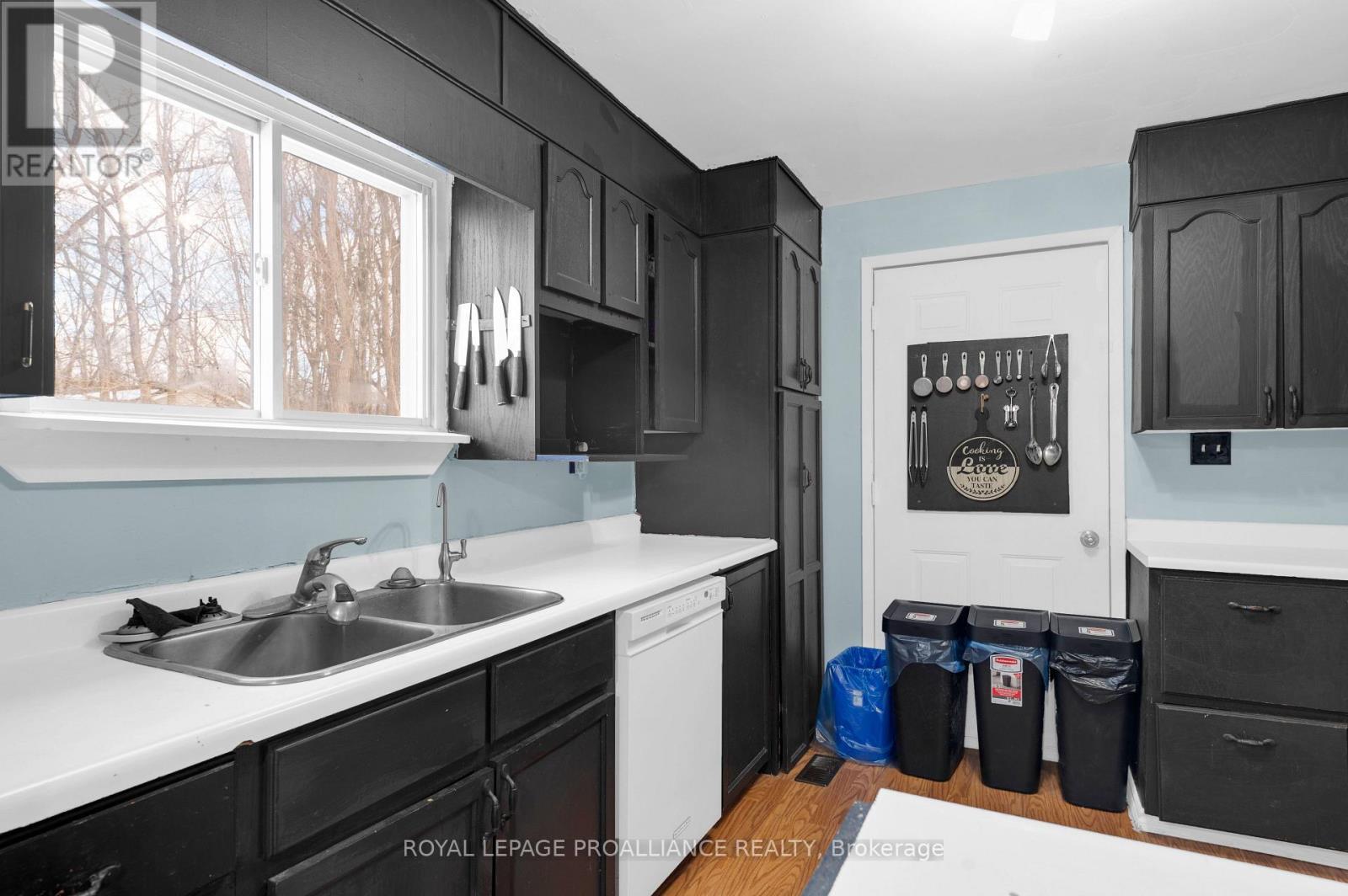 












27 THURLOW QUEEN STREET

,
Belleville (Thurlow Ward),




Ontario
K0K2V0

